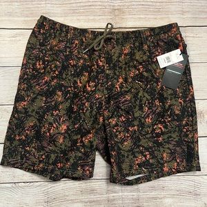 Men’s Large NWT Volcom Topside trail short - Camouflage
